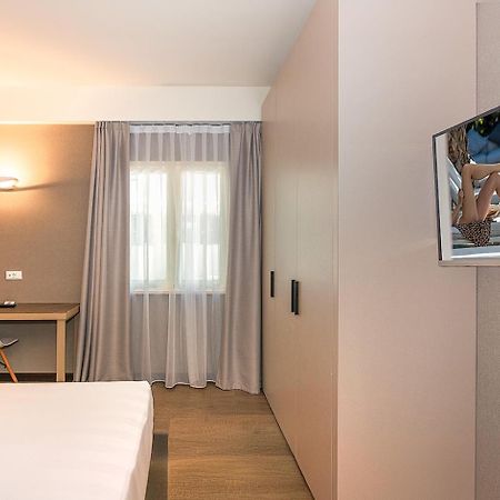 Hotel Joseph 马里纳-迪-皮特拉桑塔 外观 照片
