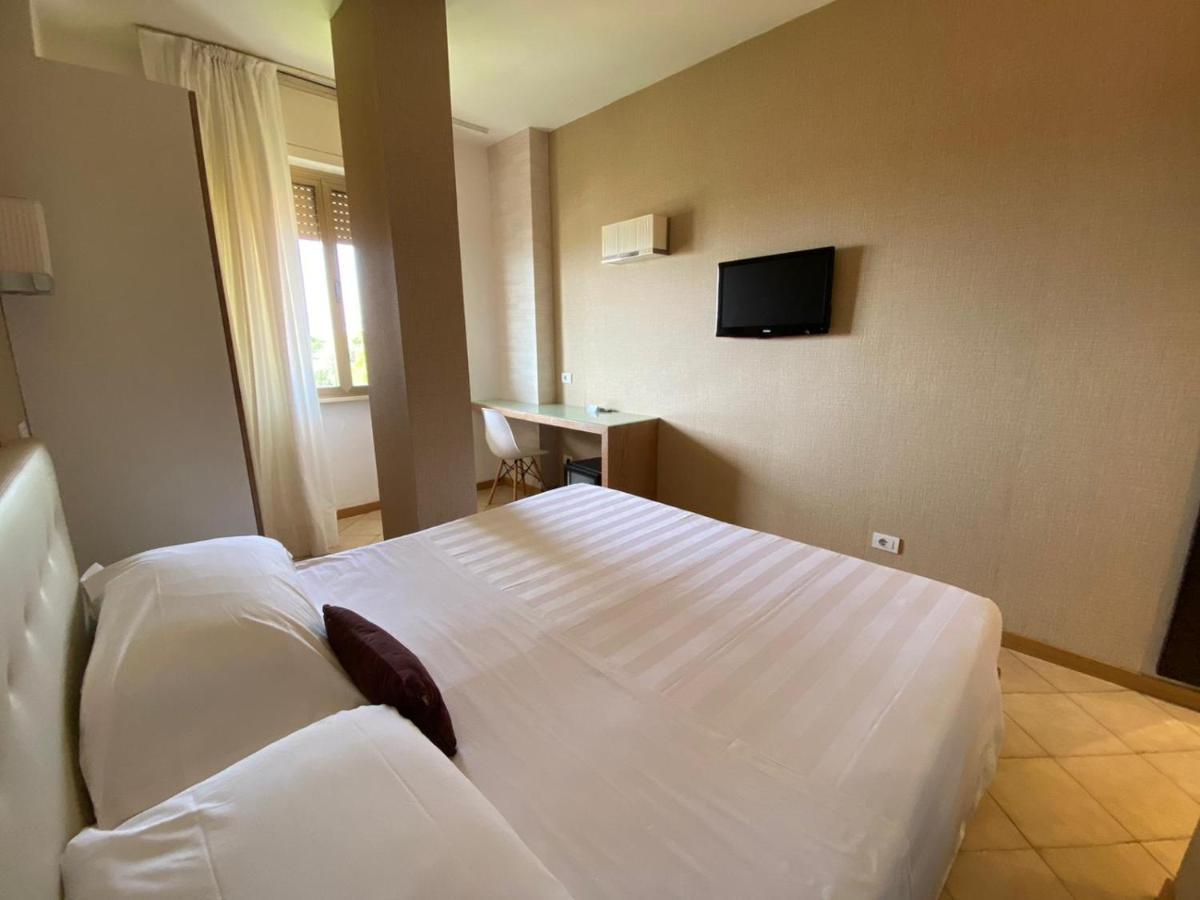 Hotel Joseph 马里纳-迪-皮特拉桑塔 外观 照片