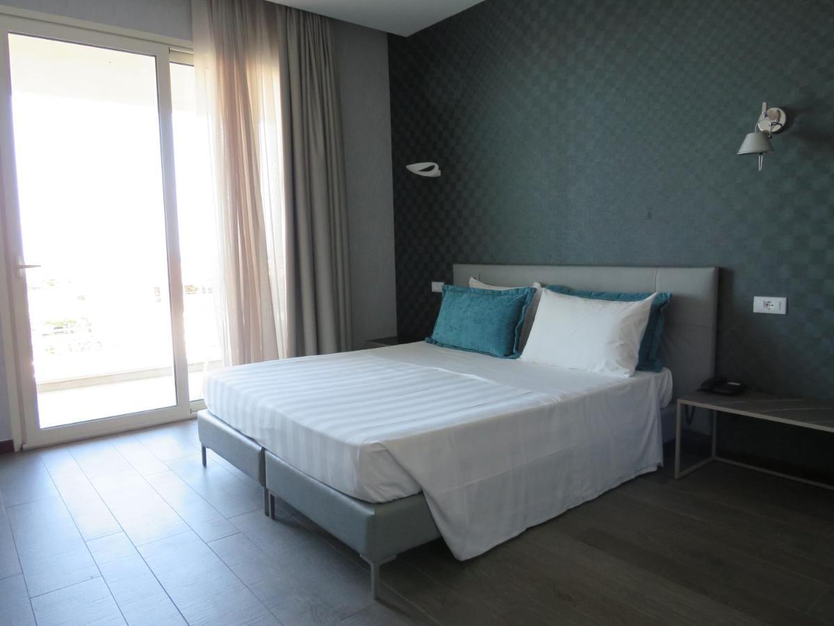 Hotel Joseph 马里纳-迪-皮特拉桑塔 外观 照片