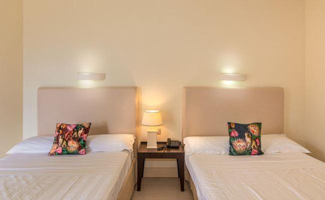 Hotel Joseph 马里纳-迪-皮特拉桑塔 外观 照片