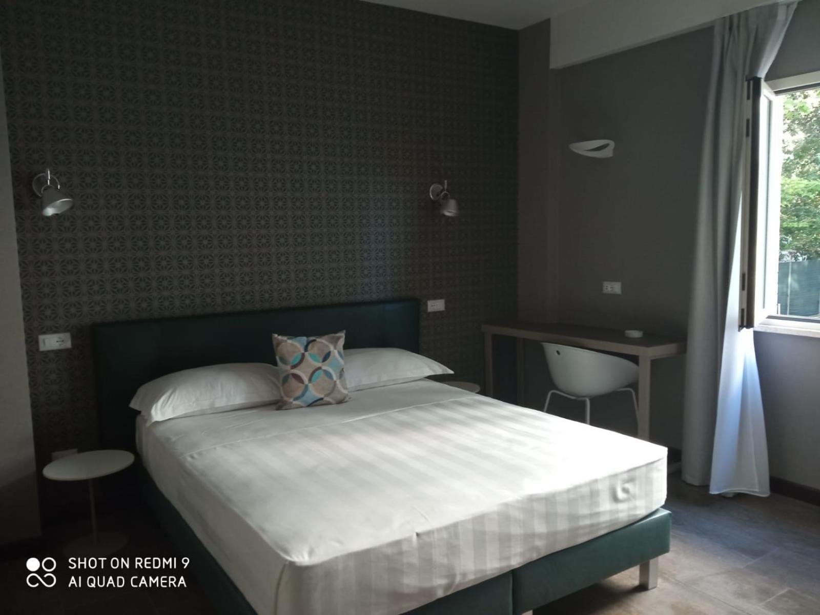 Hotel Joseph 马里纳-迪-皮特拉桑塔 外观 照片