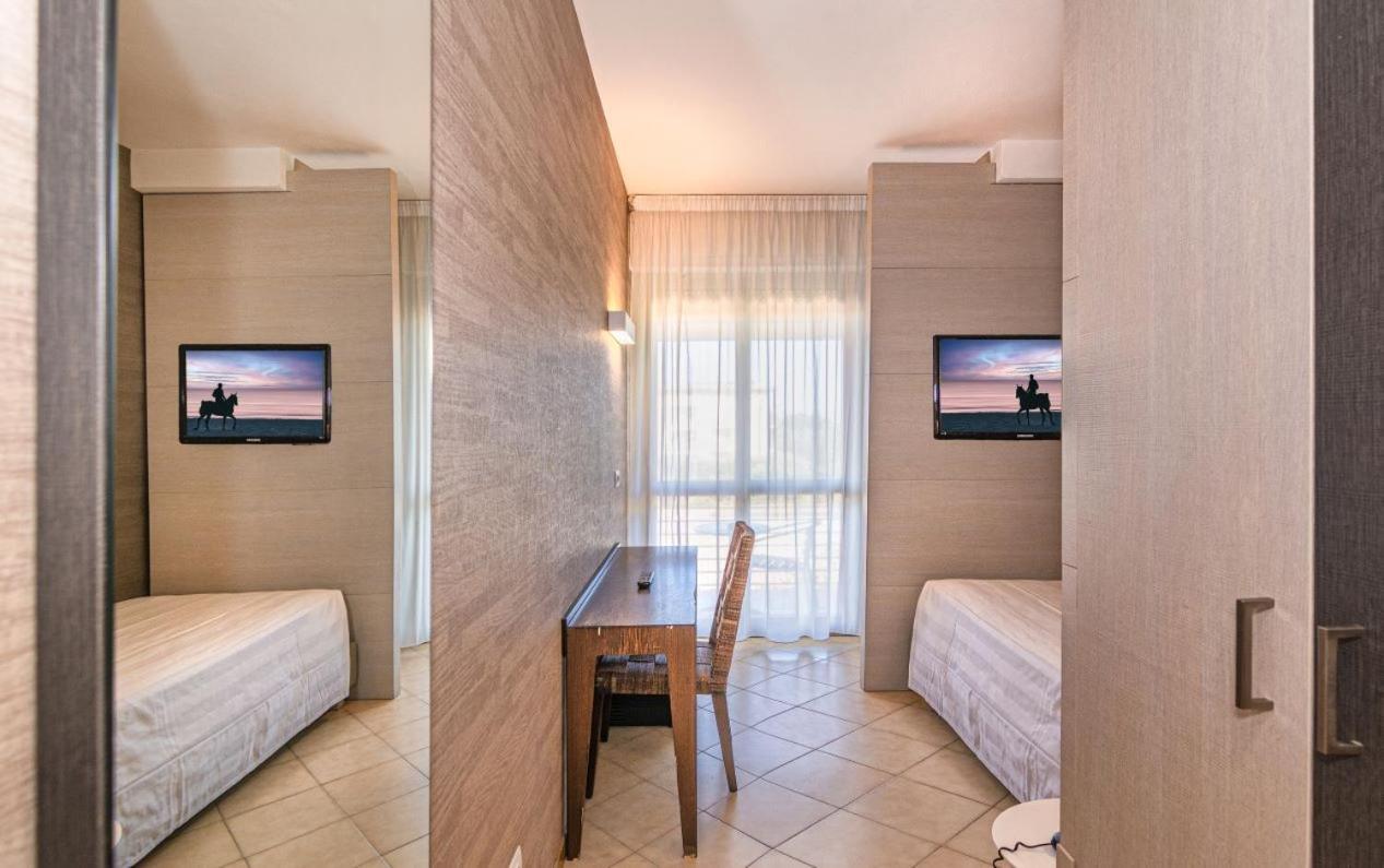 Hotel Joseph 马里纳-迪-皮特拉桑塔 外观 照片