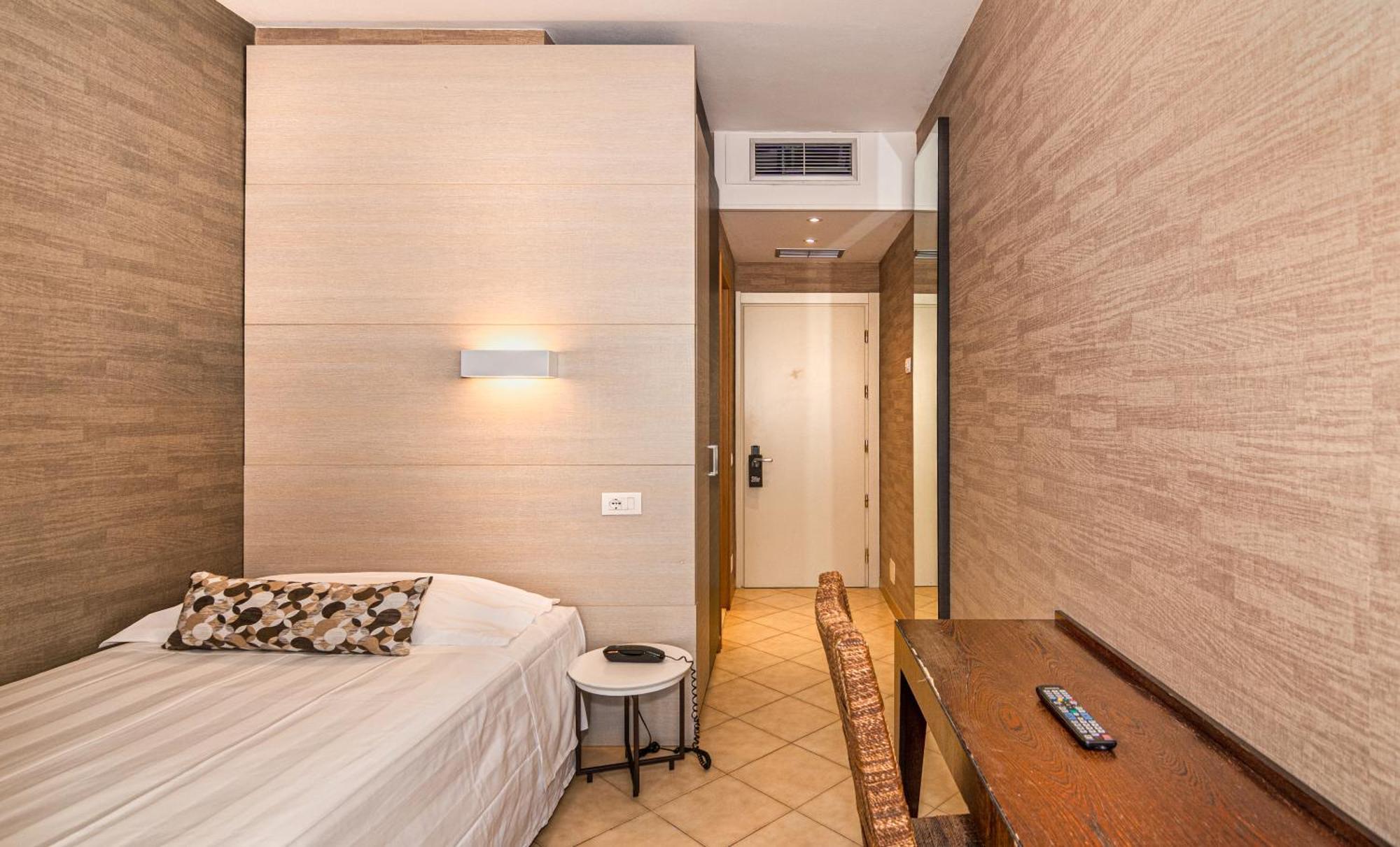 Hotel Joseph 马里纳-迪-皮特拉桑塔 外观 照片