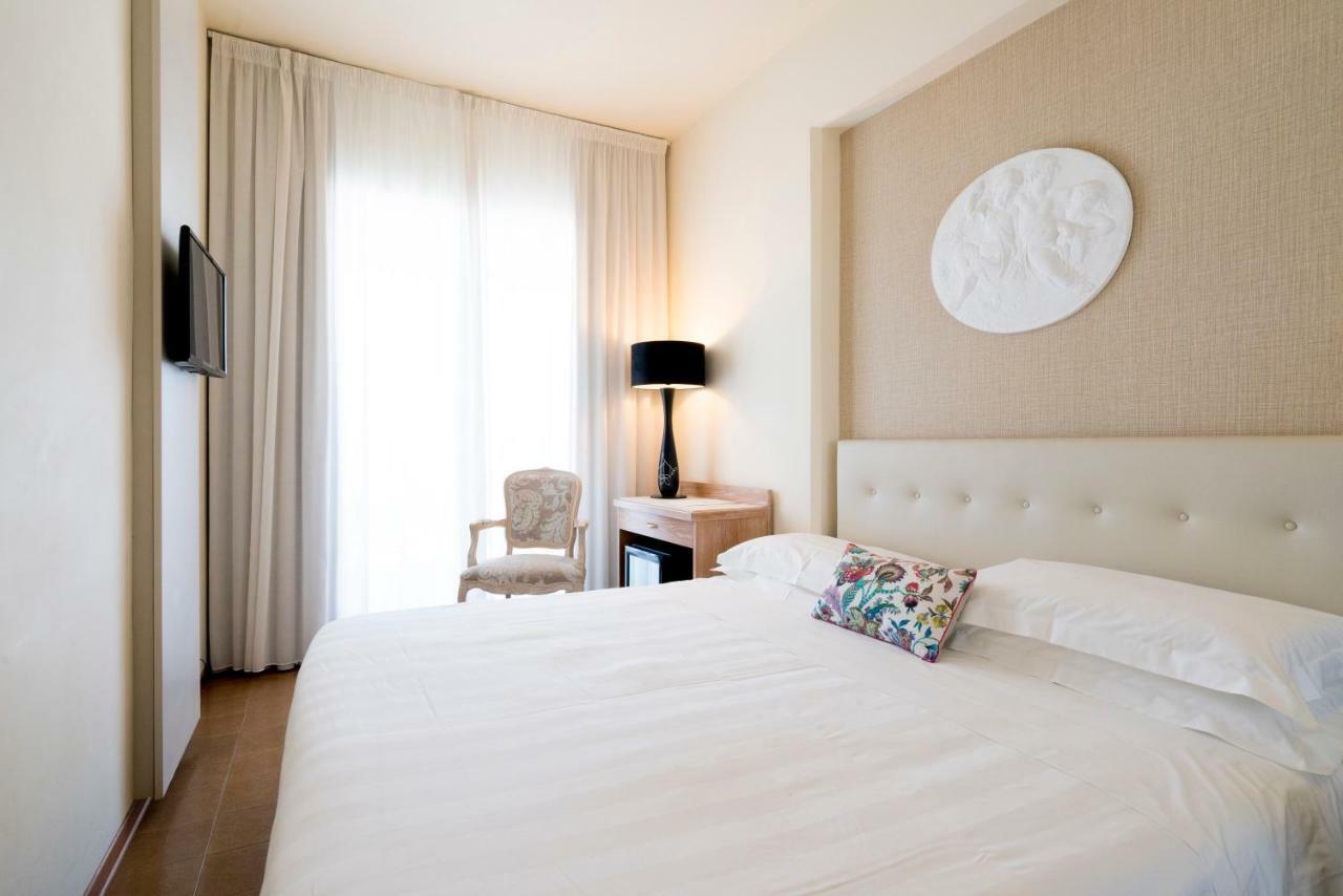Hotel Joseph 马里纳-迪-皮特拉桑塔 外观 照片